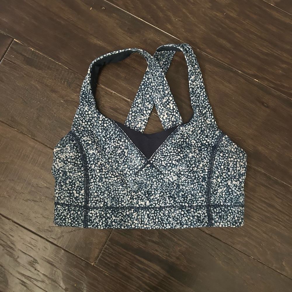 GREEN WHITE AND BLUE LULULEMON SHORTBRA